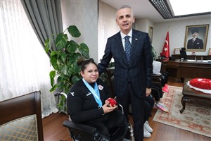 Valimiz Sayın Mehmet Fatih ÇİÇEKLİ, Başarılı Sporcuları Makamında Ağırladı