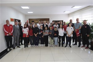 Valimiz Sayın Mehmet Fatih ÇİÇEKLİ Başarılı Sporcuları Ödüllendirdi